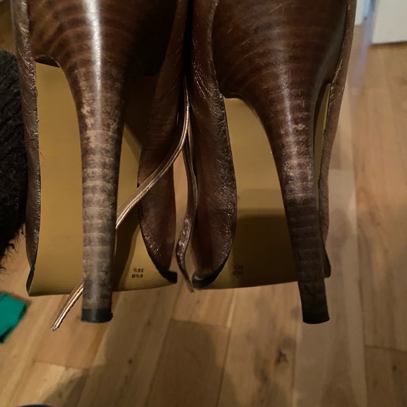 BCBG metallic peep toe heels  with ankle strap . Size 8.5 - Picture 6 of 8